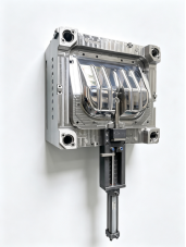 PC shovel mould with guide pillars and ejector layout shown during quality inspection.